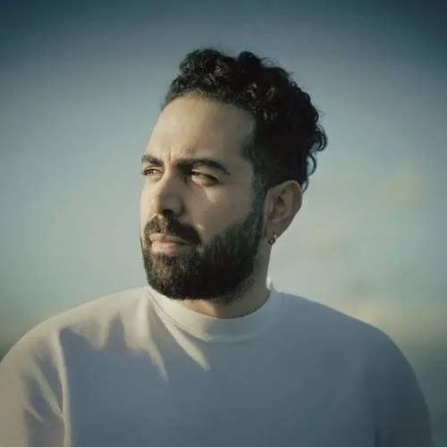 دانلود آهنگ آغوش از بهرام